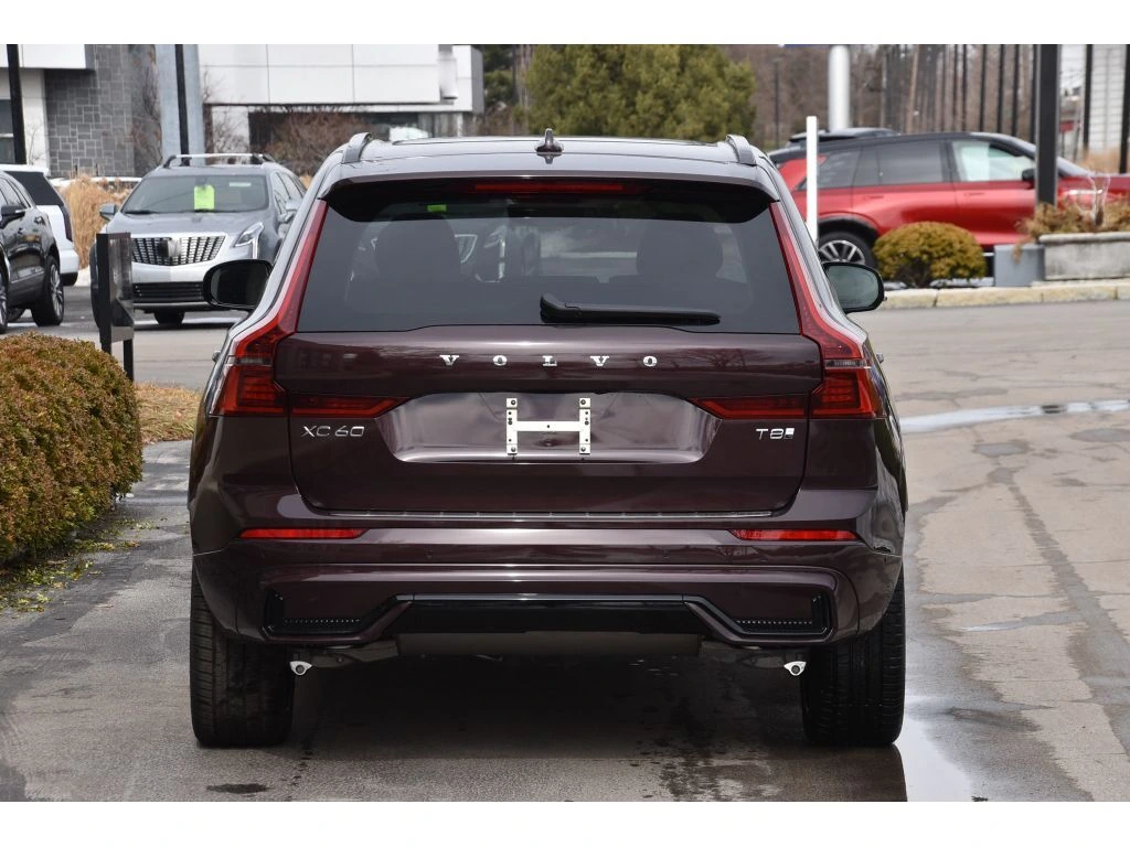 2026 Volvo - image 5