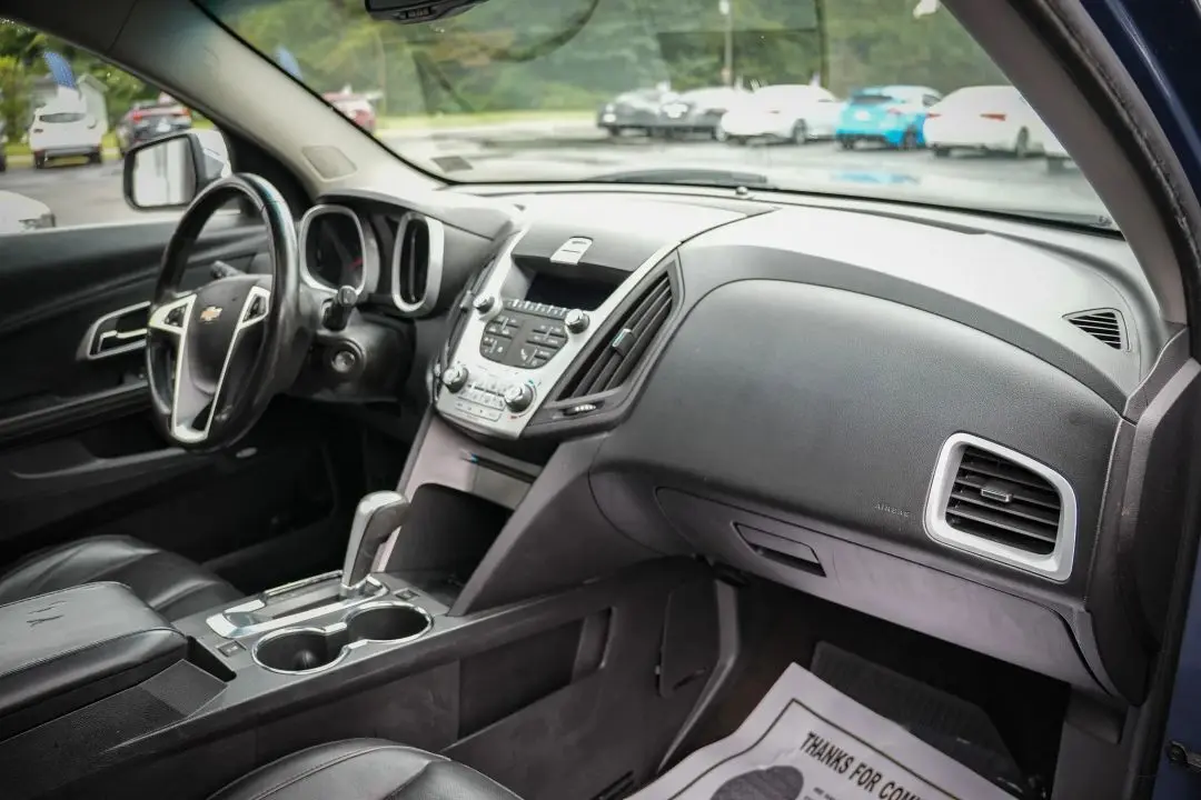 2011 Chevrolet Equinox LT photo 23