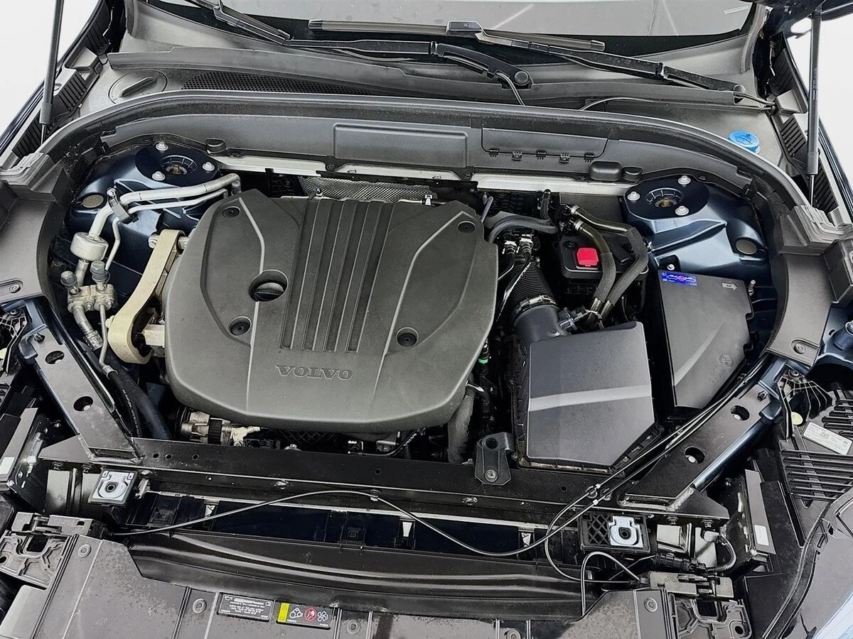 2023 Volvo - image 32