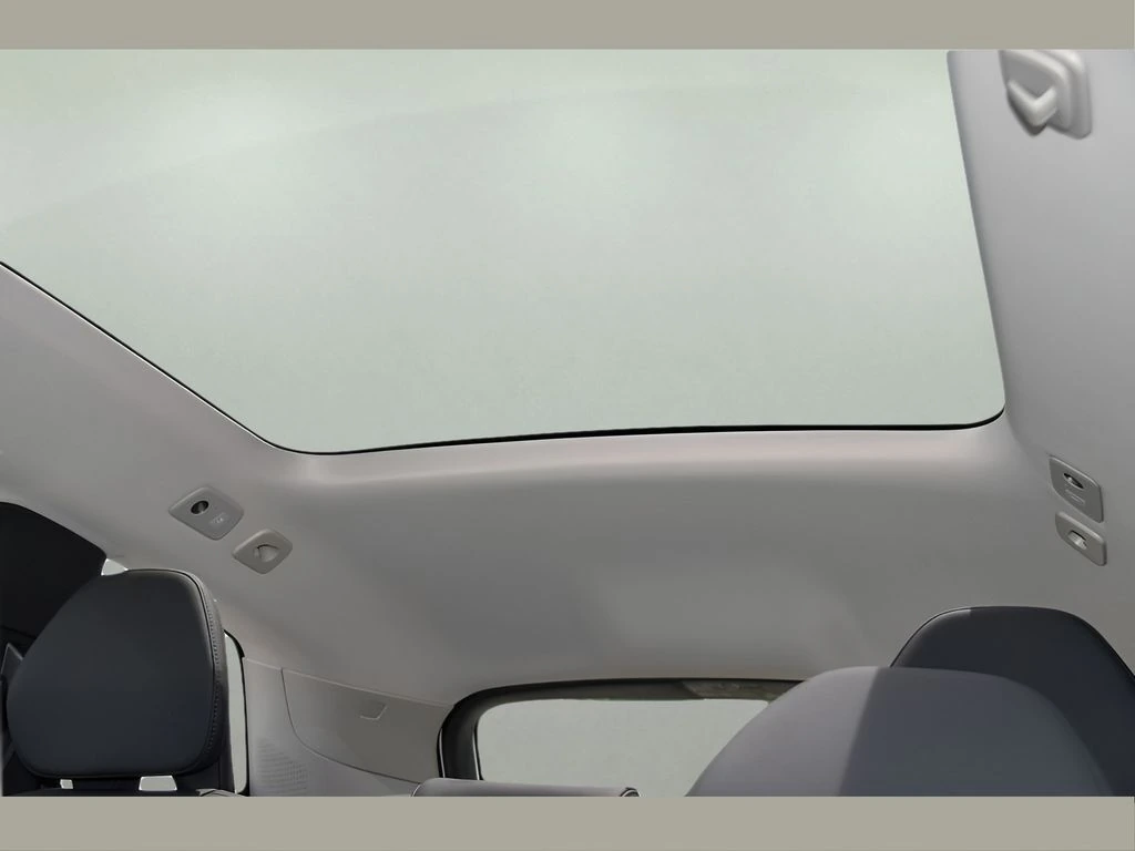 2025 Volvo - image 13