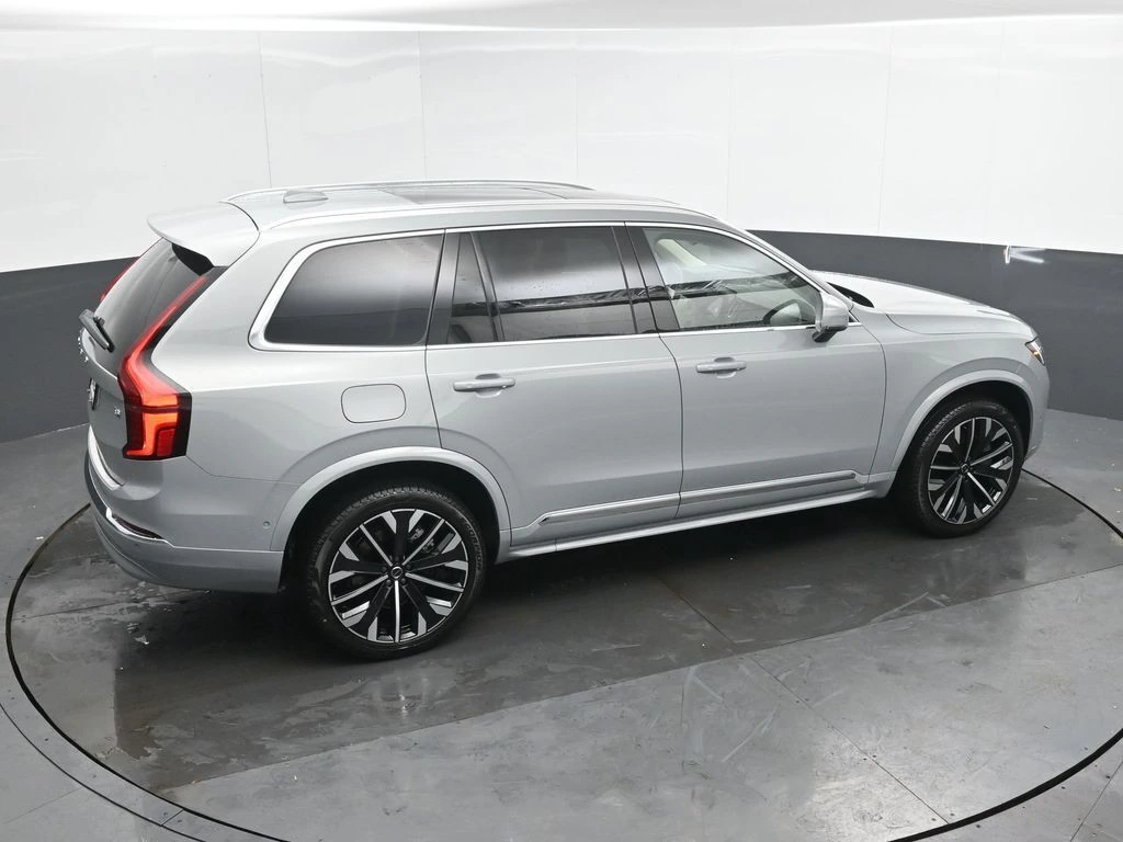 2026 Volvo - image 31