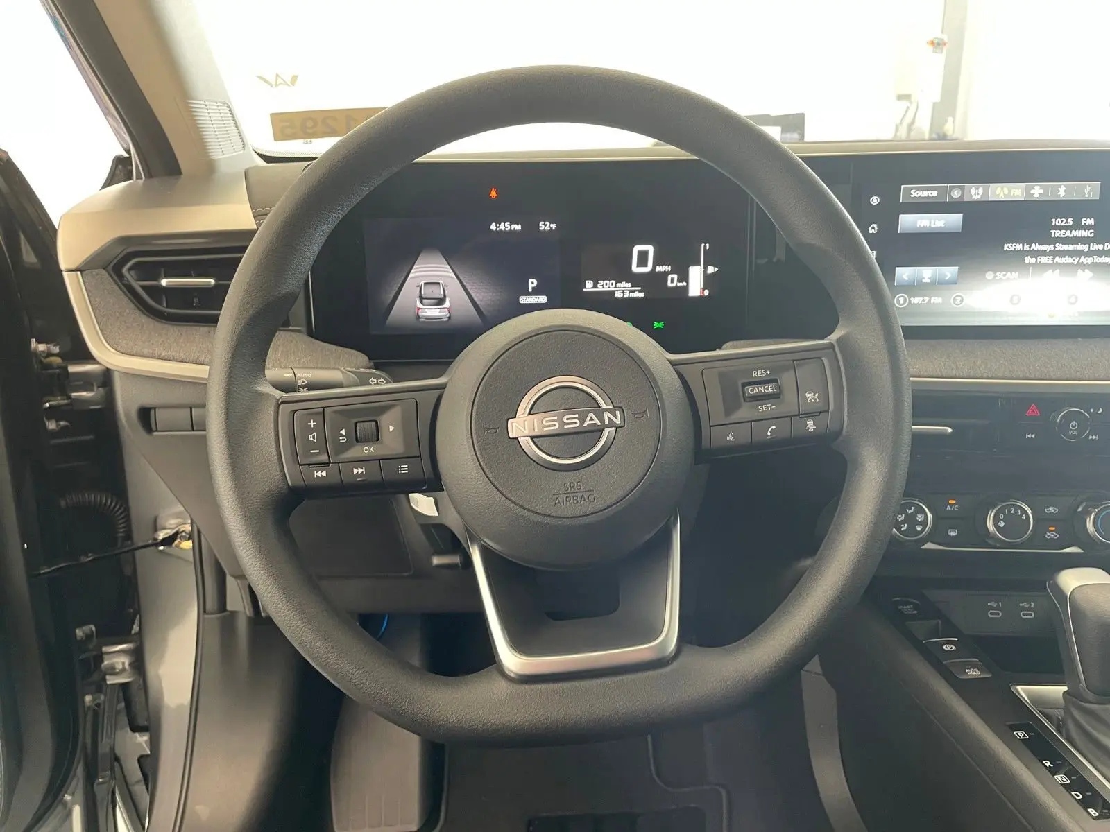 2025 Nissan Kicks SV photo 19