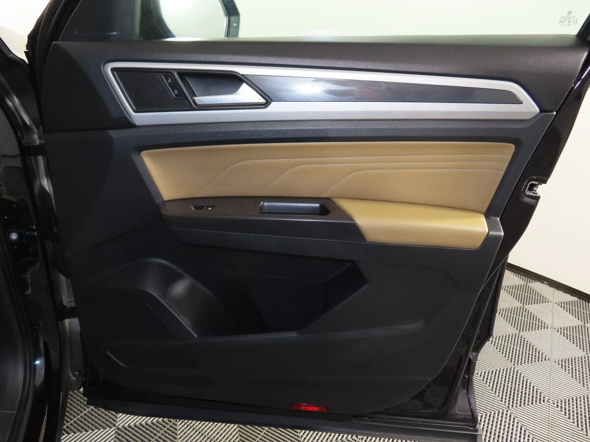 2023 Volkswagen Atlas Cross Sport SE w/Tech - Photo 30