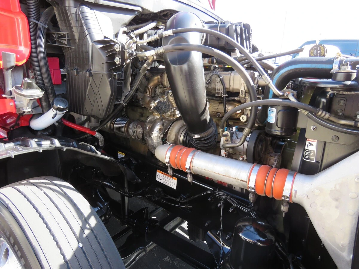 2022 Freightliner Cascadia - image 12