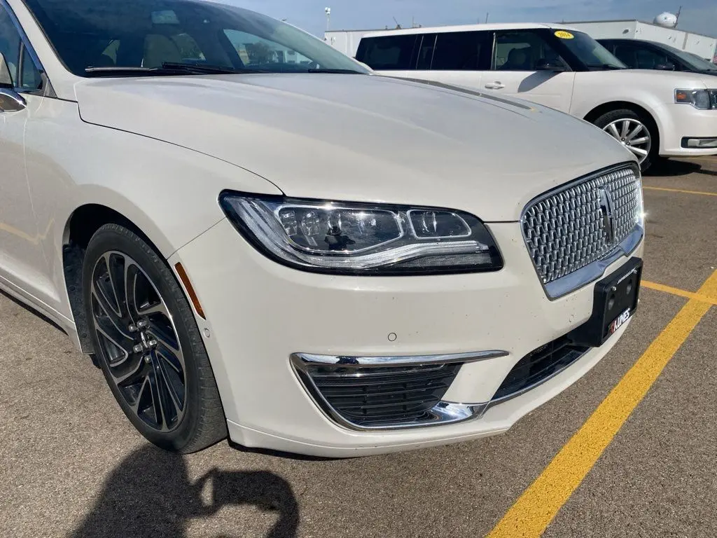2020 Lincoln MKZ Hybrid Reserve photo 3