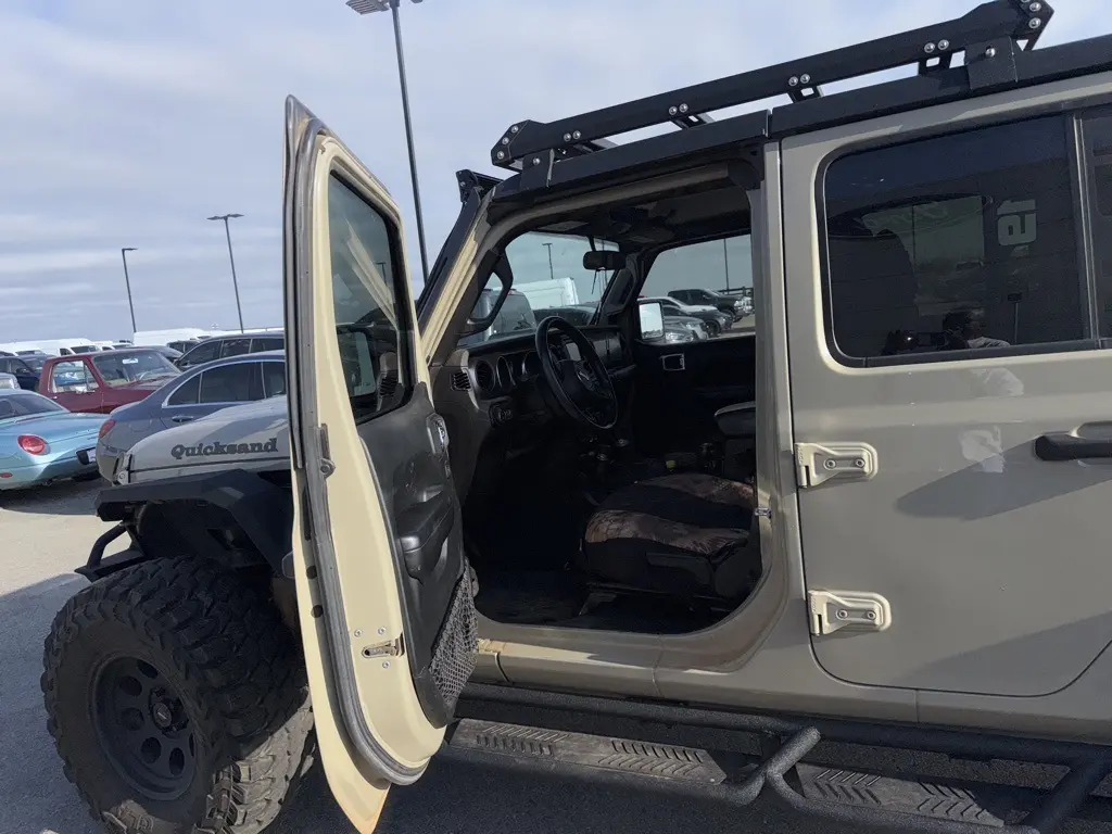 2020 Jeep Gladiator Sport photo 4