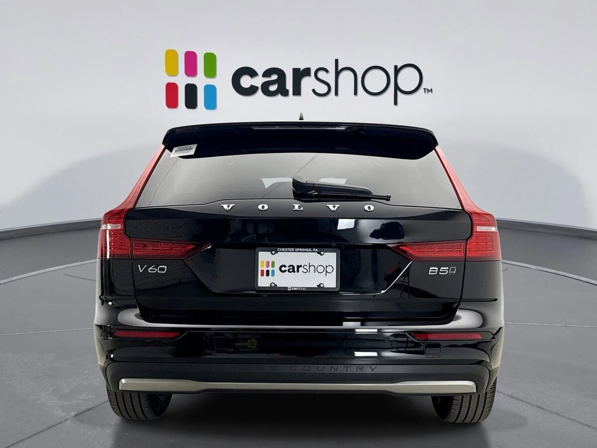 2024 Volvo - image 4