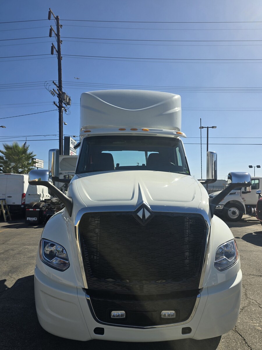 2026 International LT in CA — photo 3