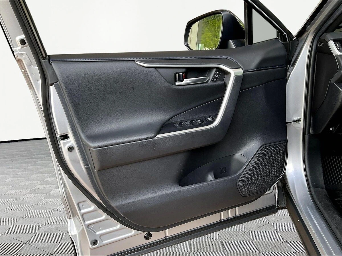 2023 Toyota RAV4 XSE - Photo 20