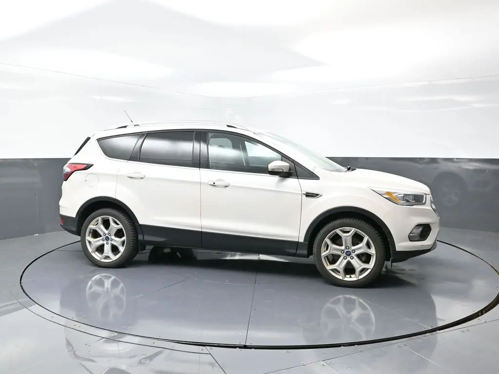 2018 Ford Escape Titanium photo 2
