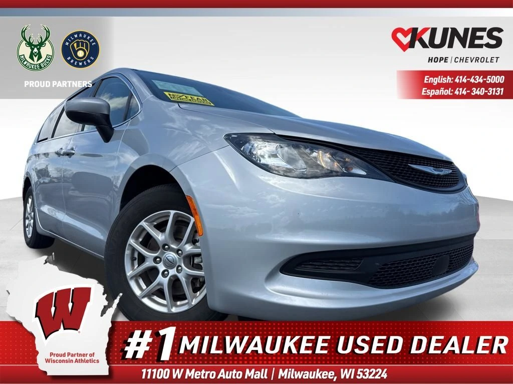 2023 Chrysler Voyager LX's photo