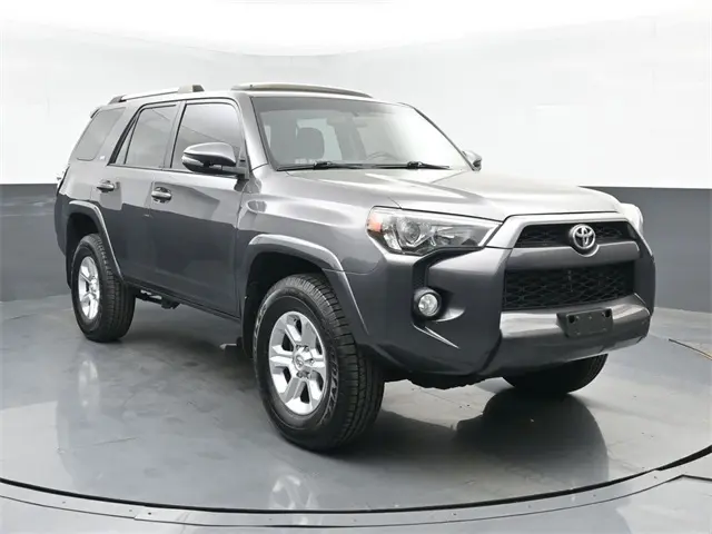 2019 Toyota 4Runner SR5 photo 2