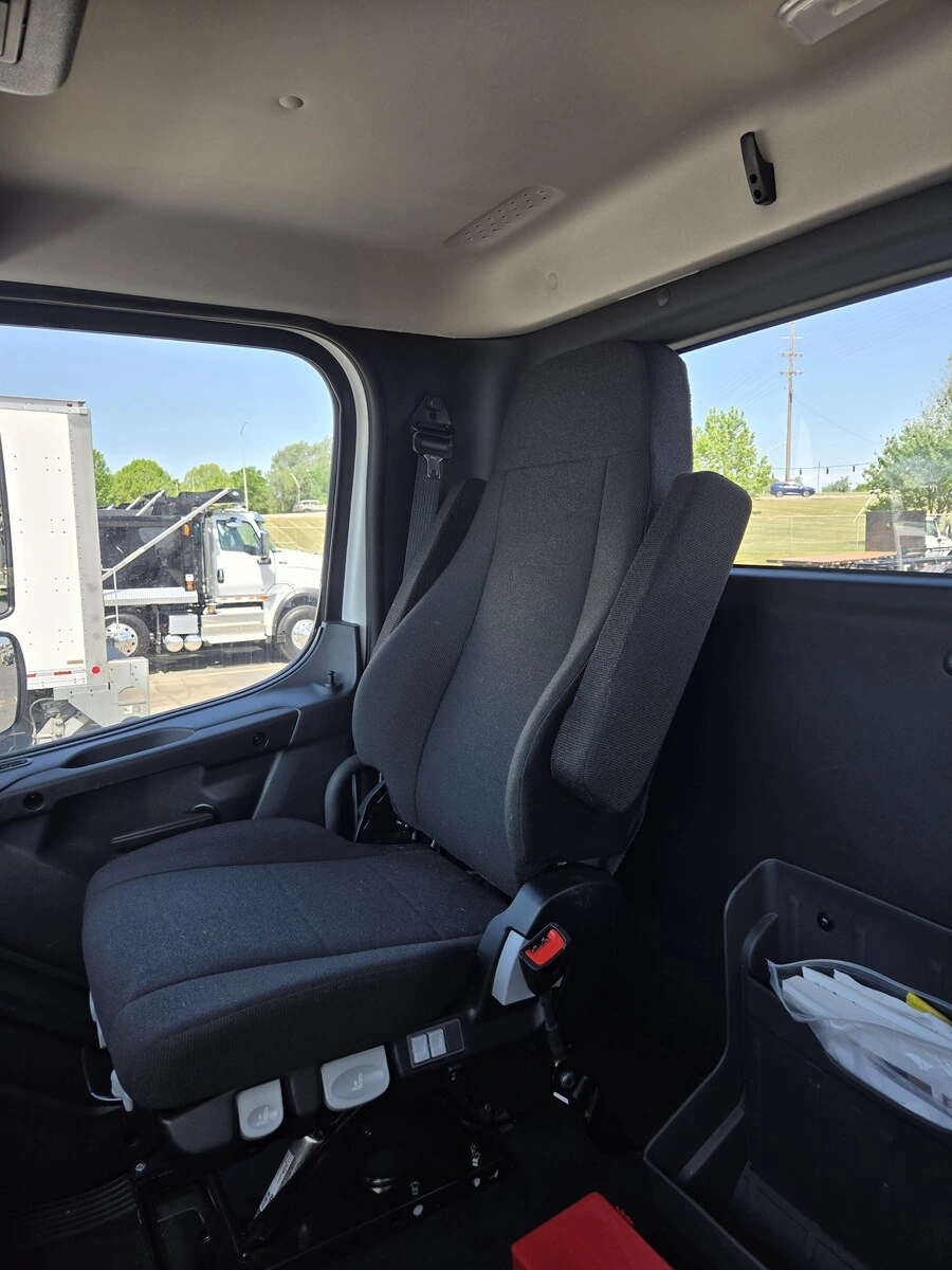 2026 Freightliner 114SD - image 10