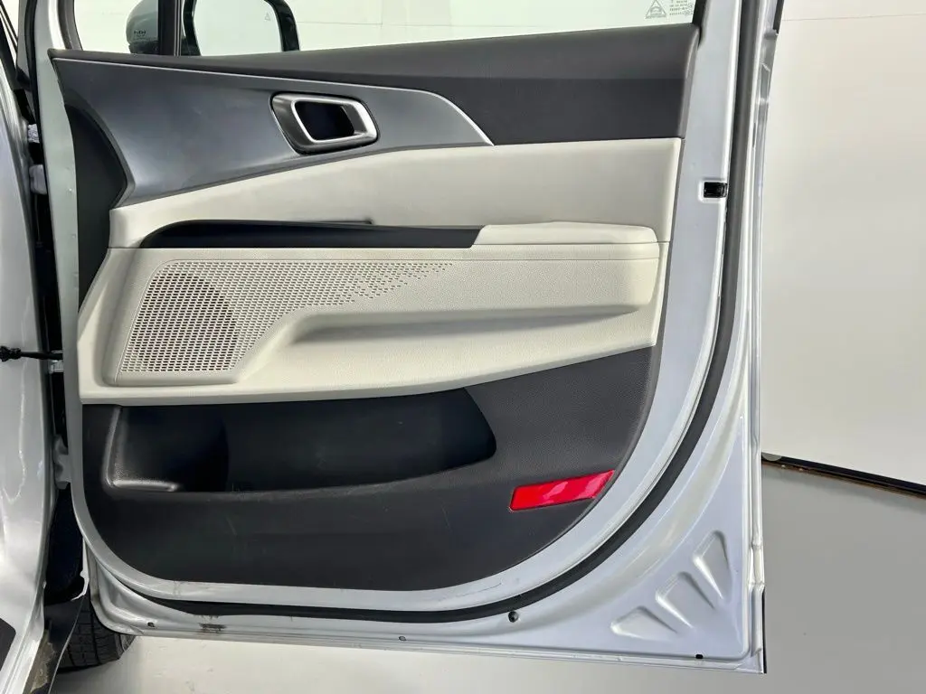 2022 Kia Carnival LXS photo 9