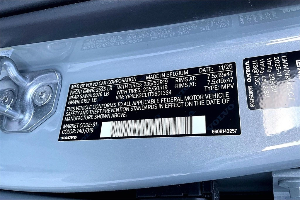 2026 Volvo - image 8