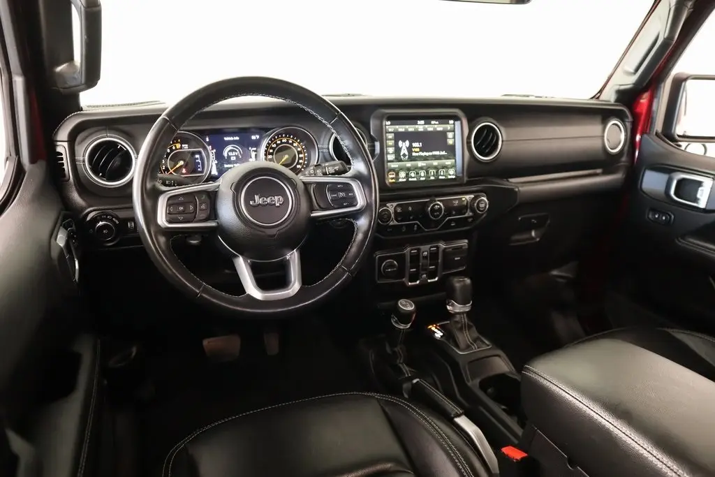 2022 Jeep Wrangler Unlimited Sahara photo 2