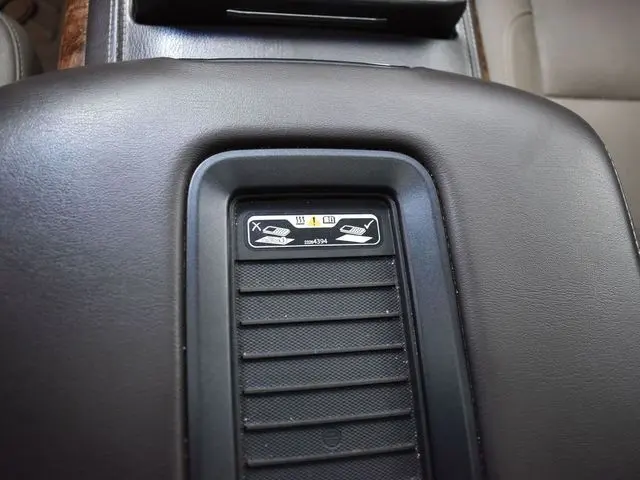 2016 Chevrolet Suburban LTZ photo 22