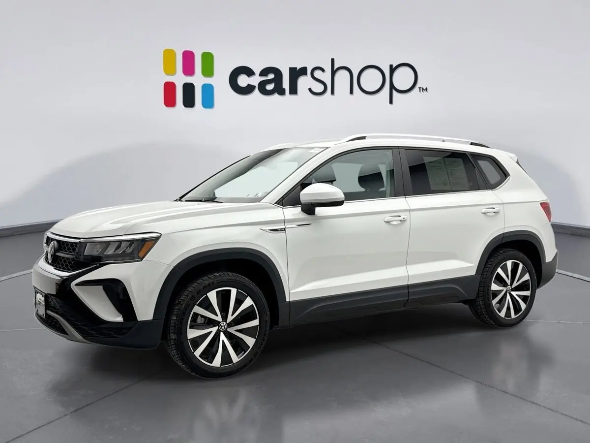 2023 Volkswagen Taos SE's photo
