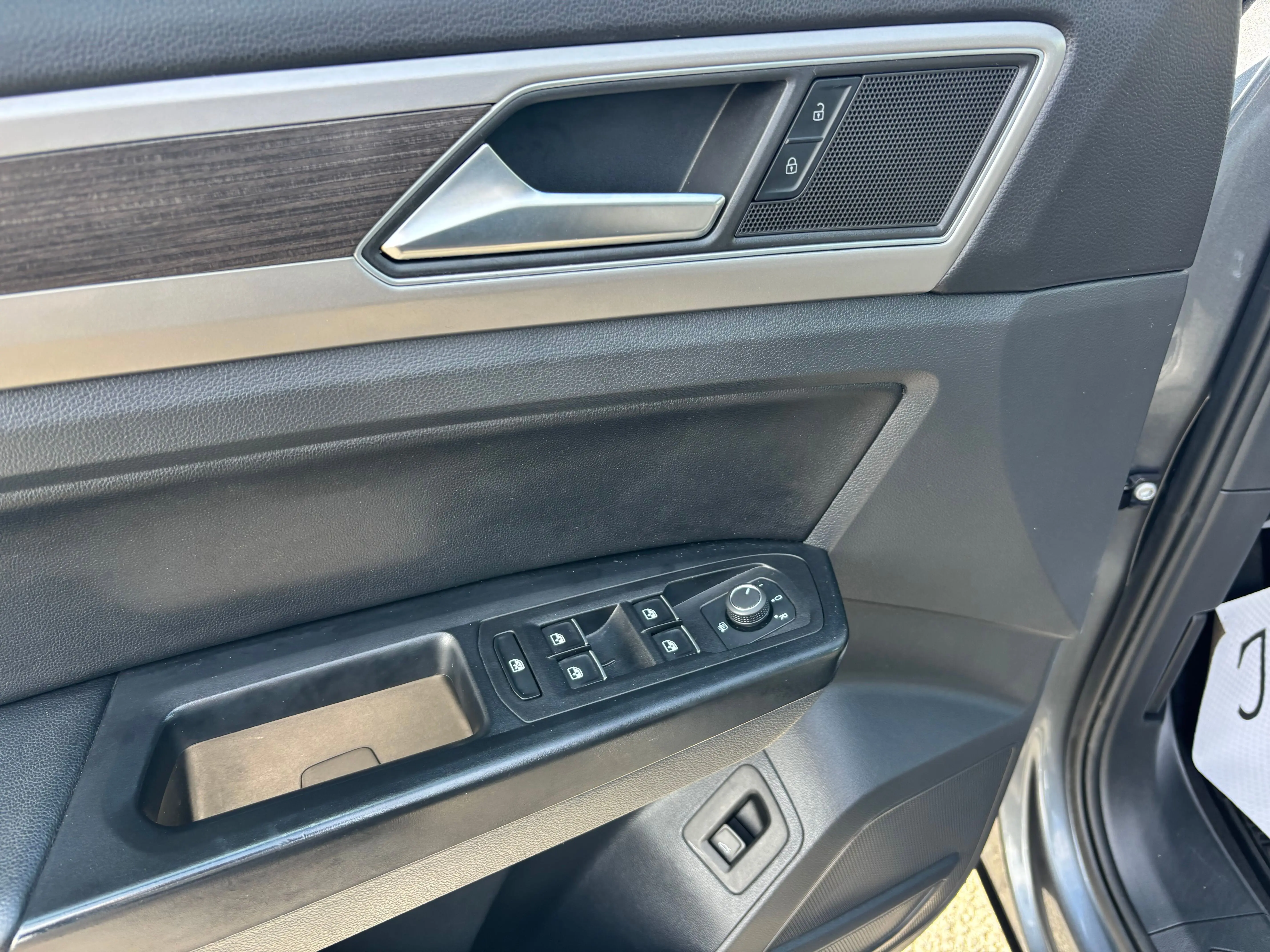 2019 Volkswagen Atlas V6 SEL R-Line photo 7