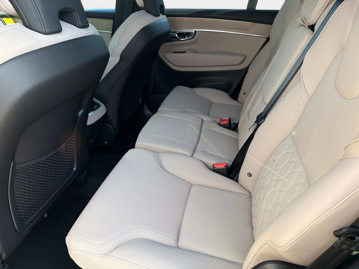 2026 Volvo - image 11