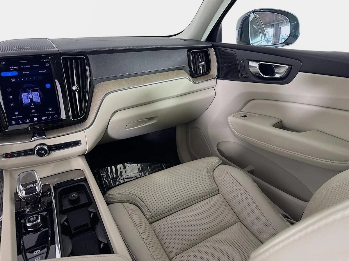 2023 Volvo - image 26