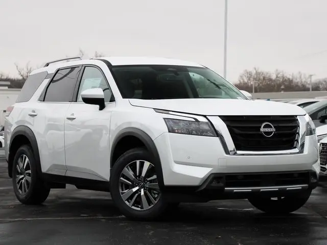 2025 Nissan Pathfinder SL's photo