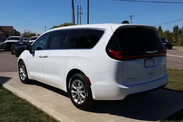 2026 Chrysler Pacifica photo 31