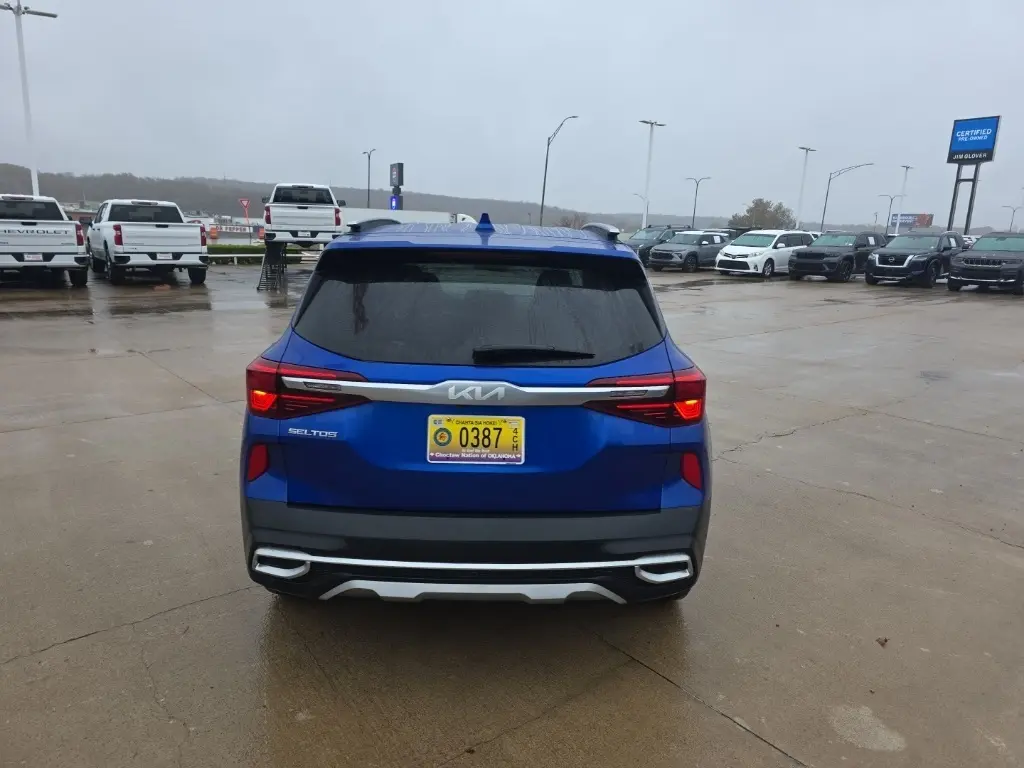 2023 Kia Seltos S photo 2