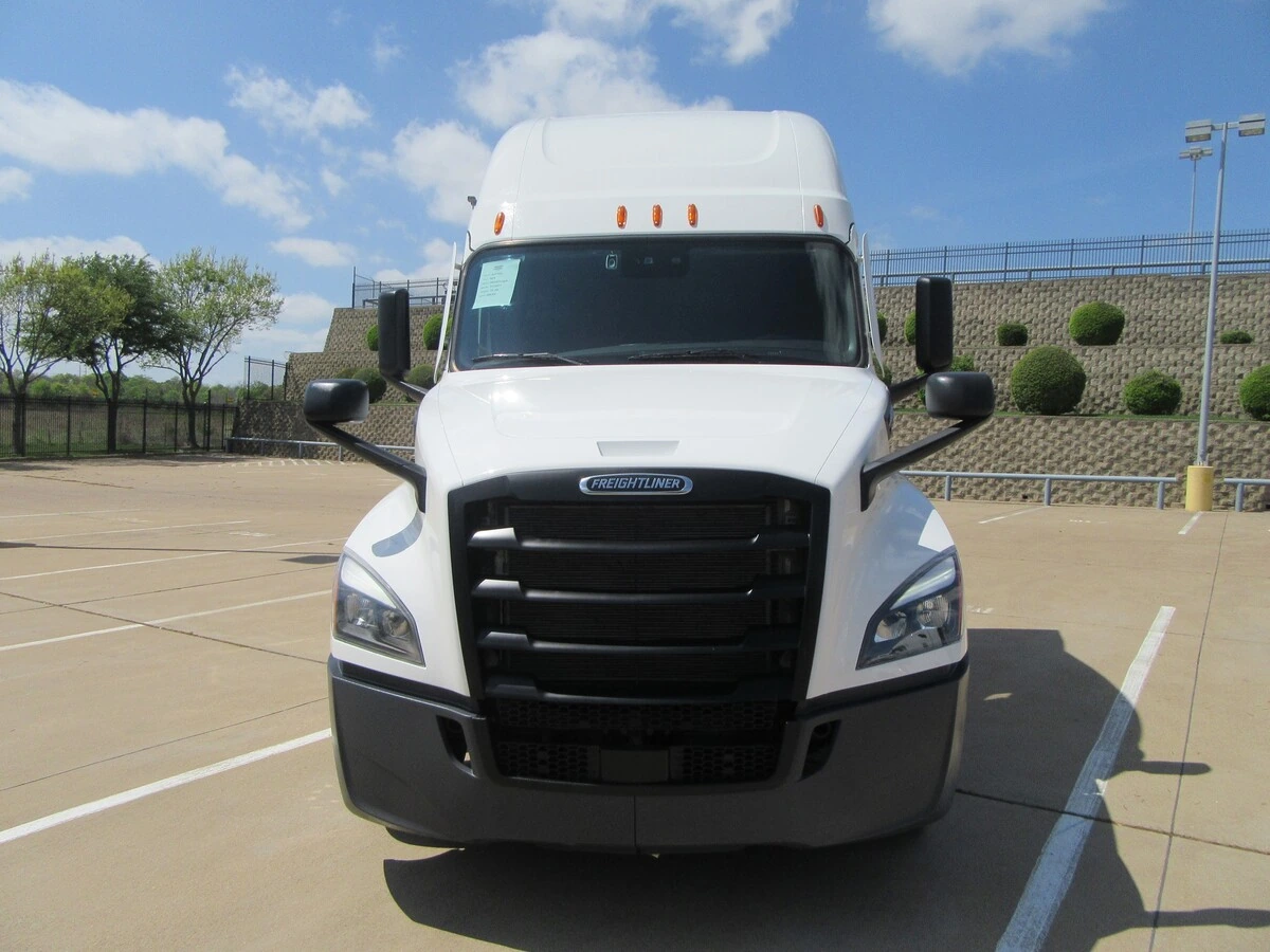 2024 Freightliner Cascadia - image 7