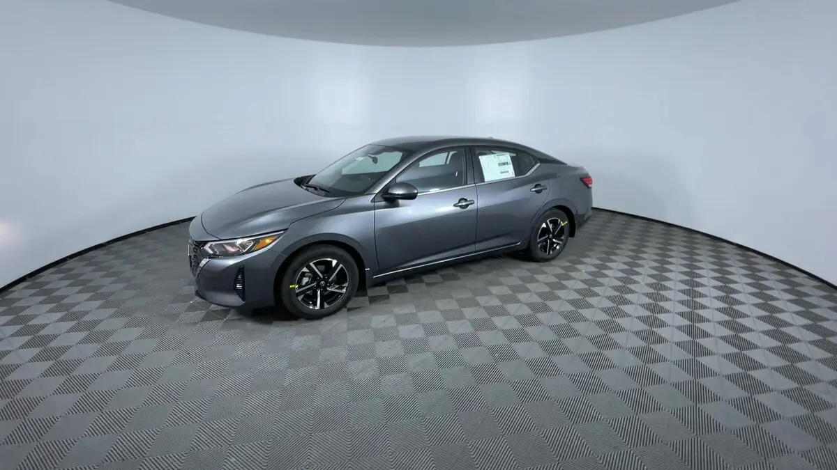 2025 Nissan Sentra SV photo 4