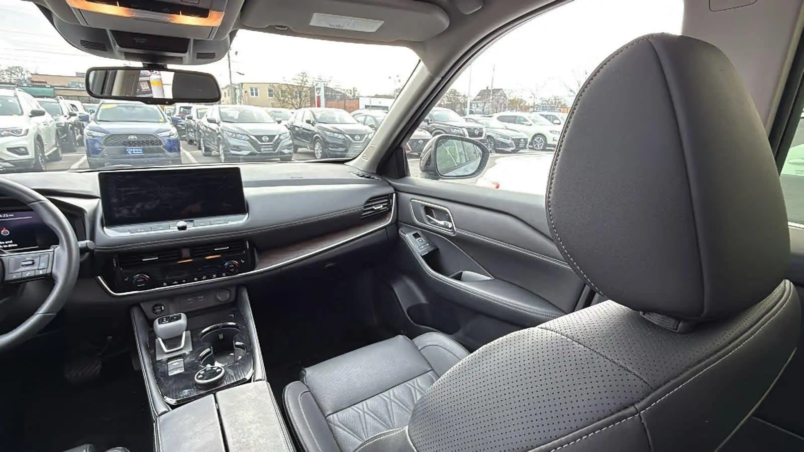 2024 Nissan Rogue Platinum photo 19