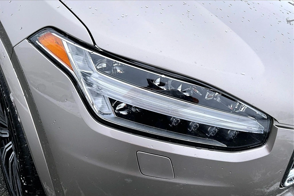 2023 Volvo - image 33