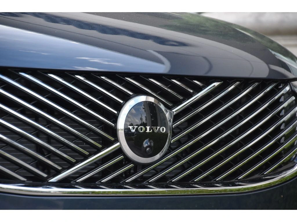 2026 Volvo - image 11