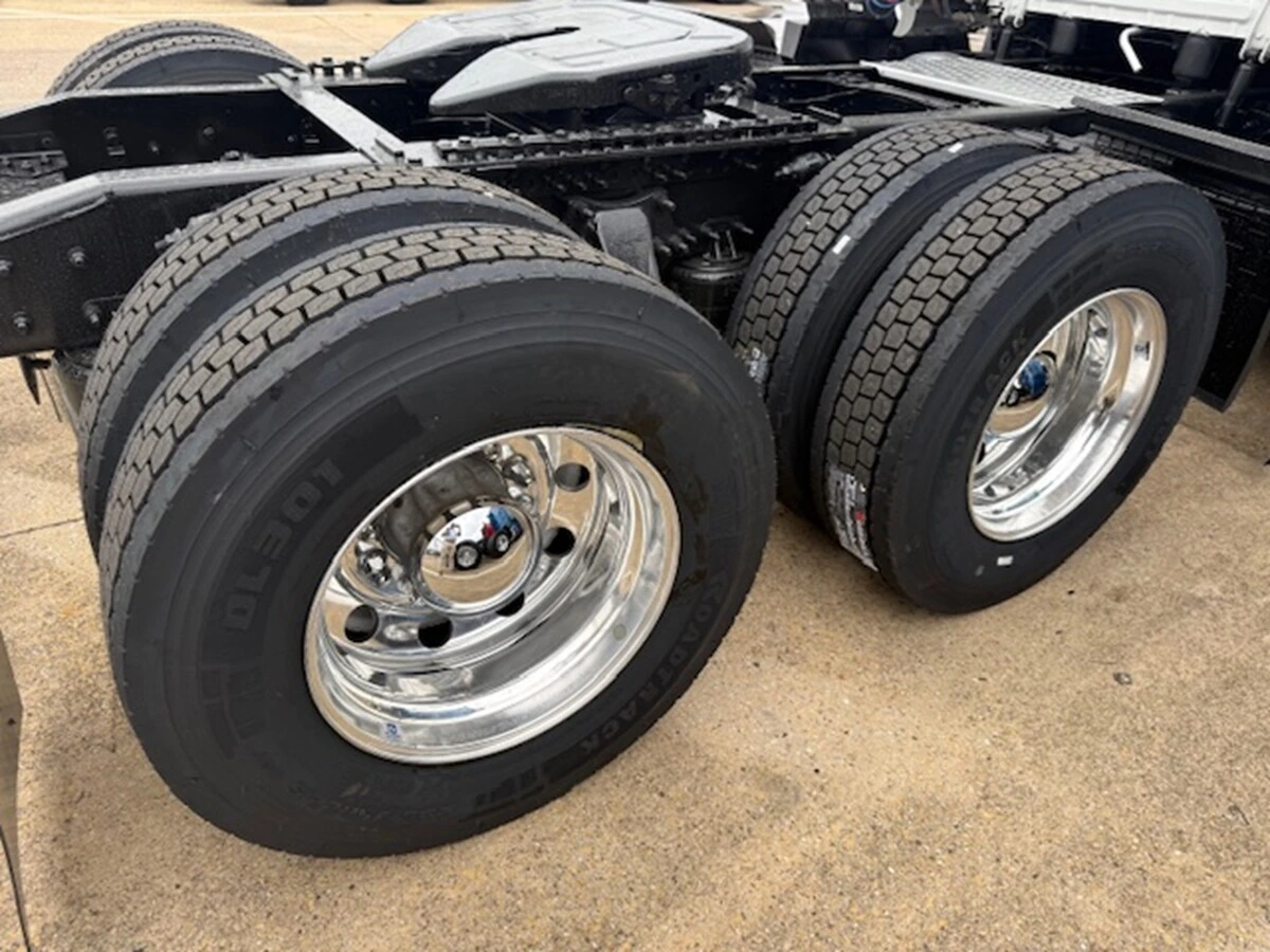 2025 Freightliner Cascadia - image 11