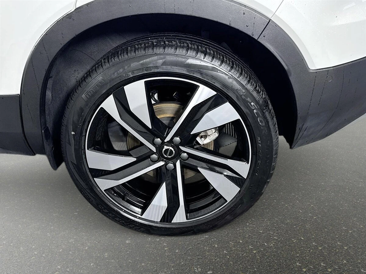 2023 Volvo - image 32