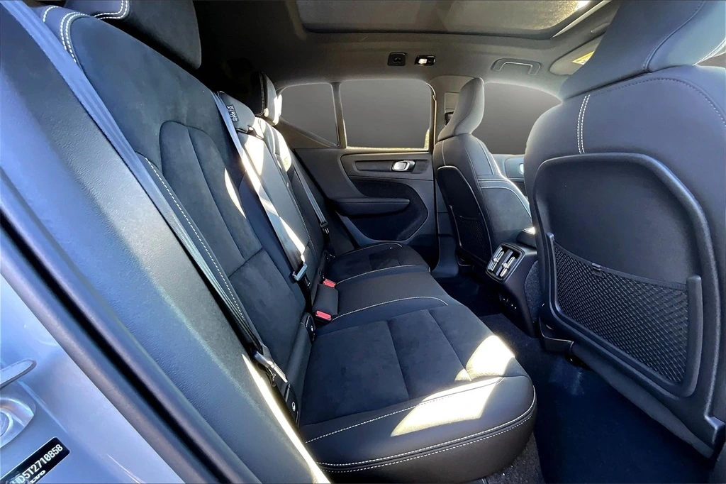 2026 Volvo - image 10