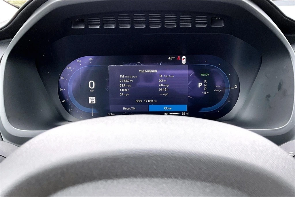 2025 Volvo - image 13