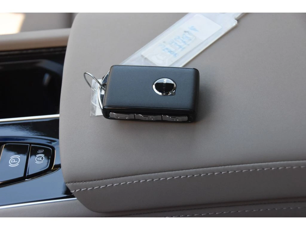 2026 Volvo - image 39