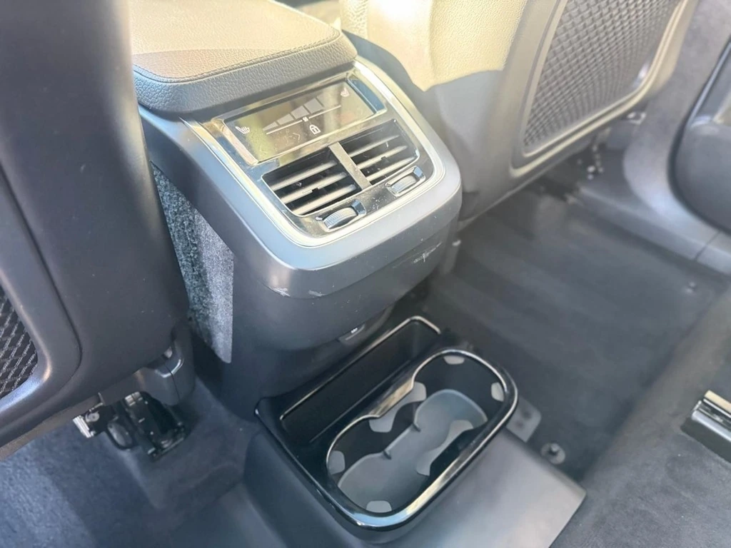 2021 Volvo - image 20