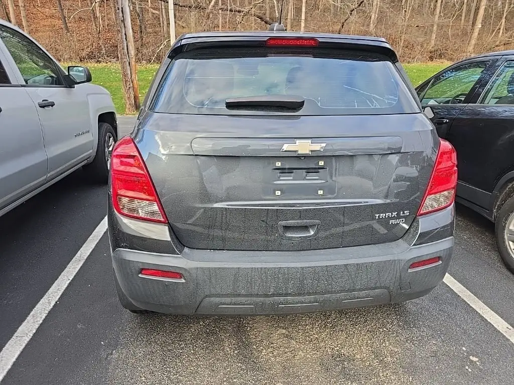 2019 Chevrolet Trax LS photo 3