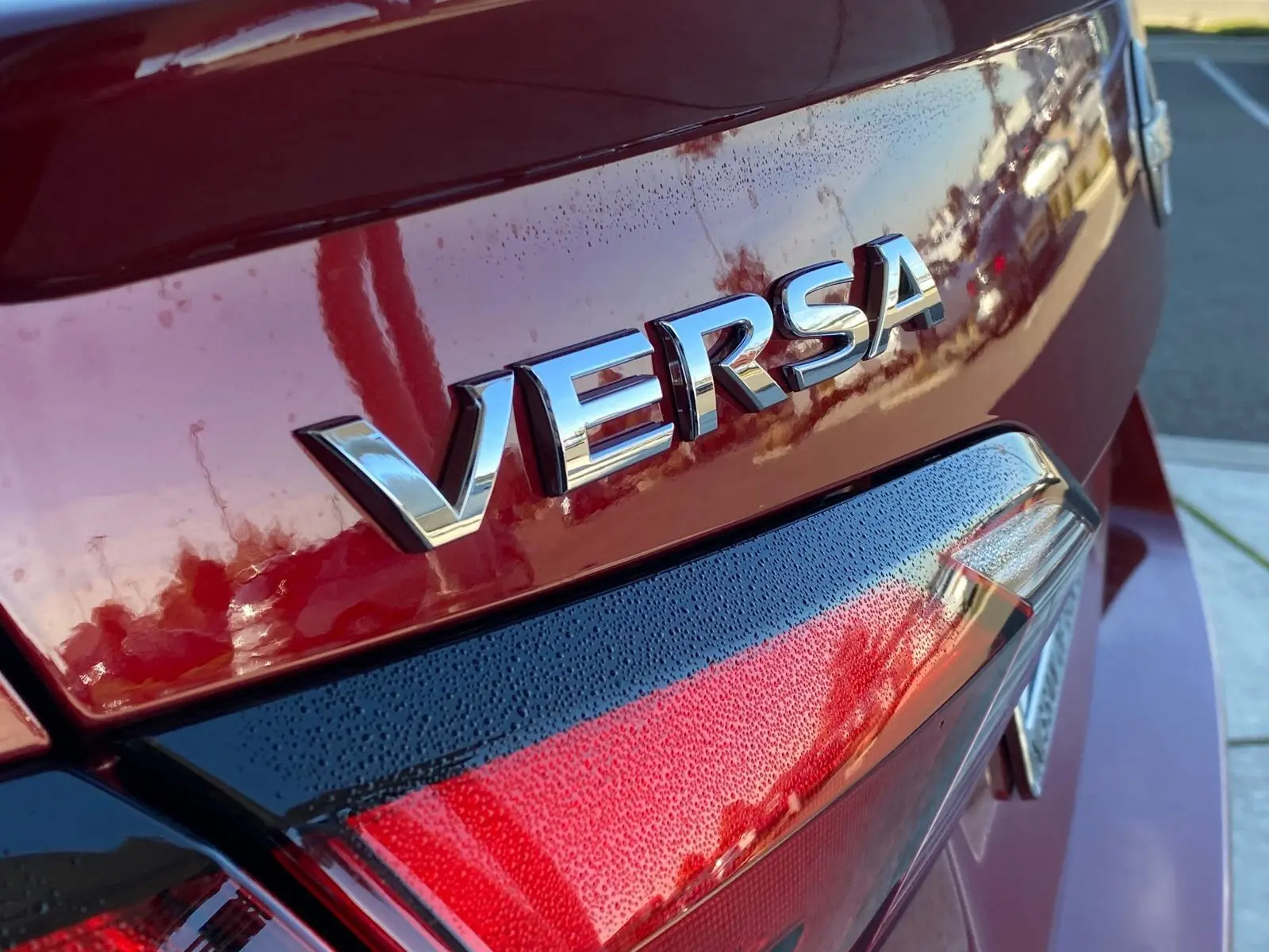 2025 Nissan Versa SR photo 9