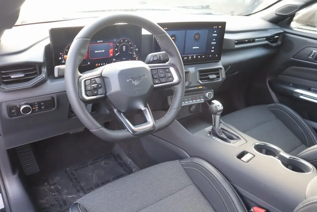 2025 Ford Mustang EcoBoost photo 2