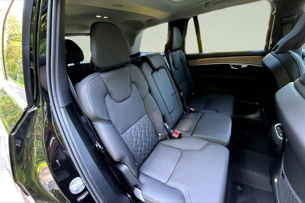 2026 Volvo - image 9