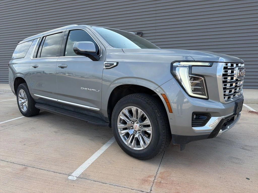 2025 GMC Yukon Denali AWD's photo