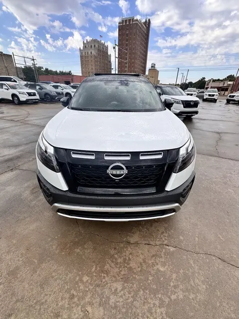 2025 Nissan Pathfinder Rock Creek photo 2