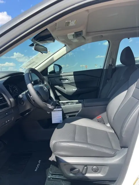 2026 Nissan Rogue SV photo 10