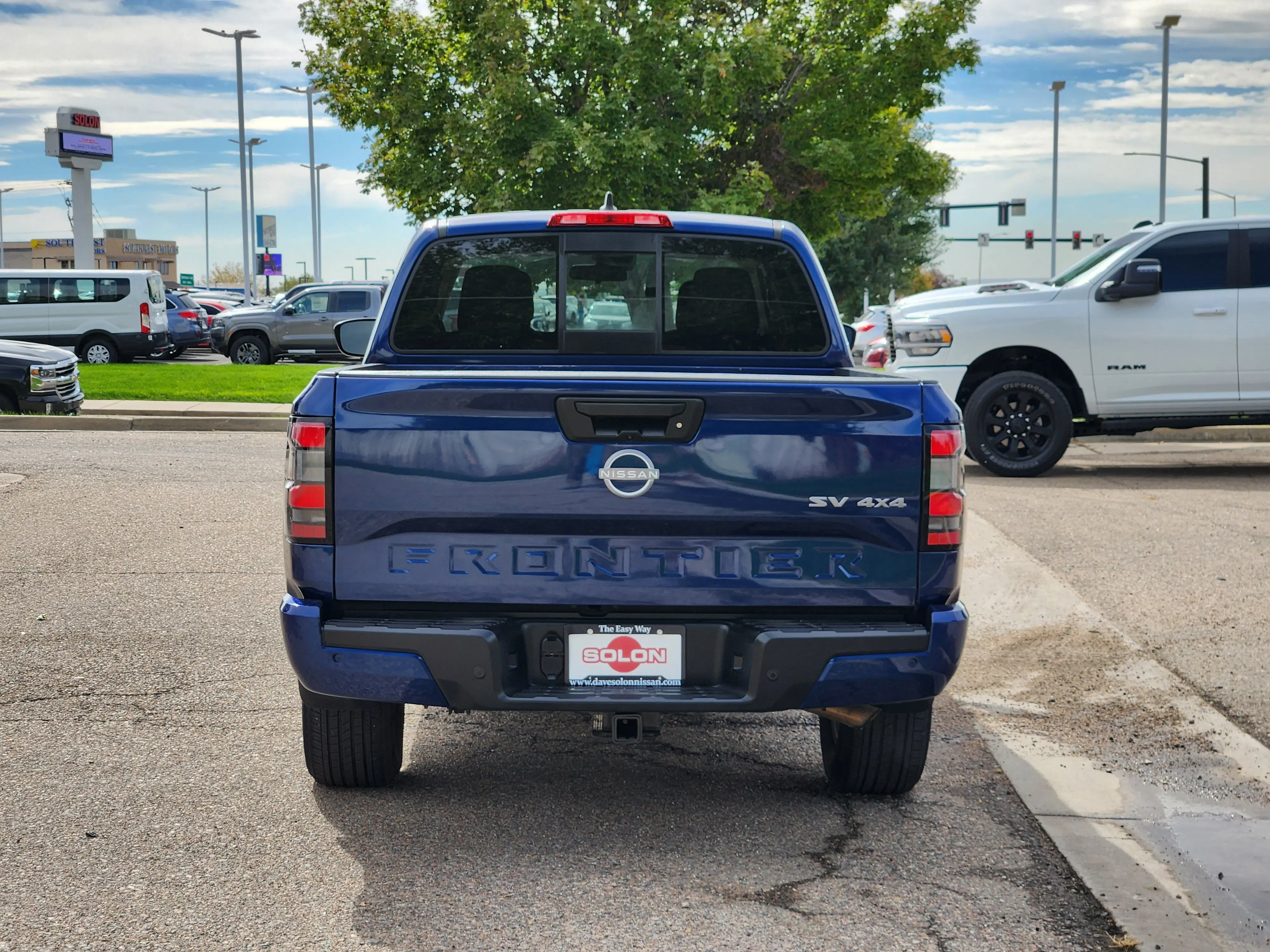 2022 Nissan Frontier Crew Cab SV photo 3