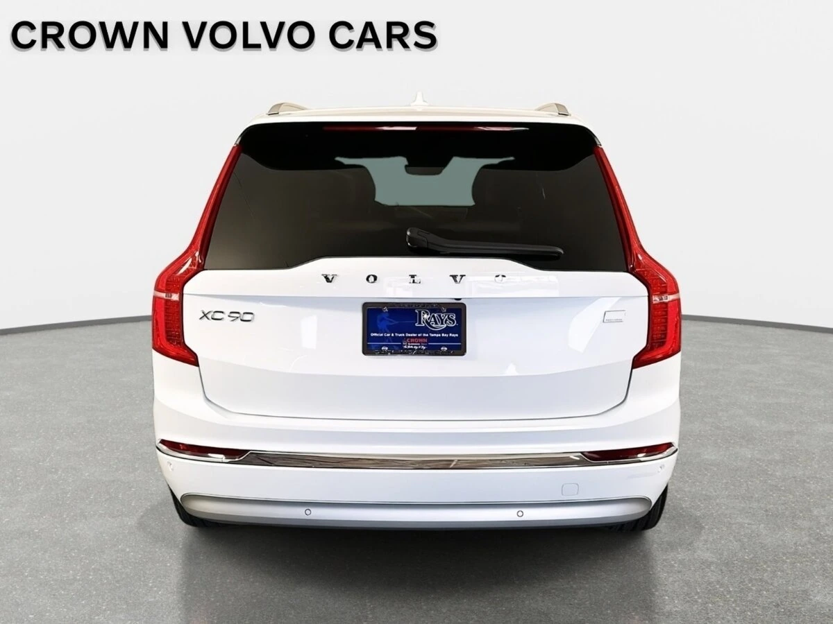 2022 Volvo - image 6