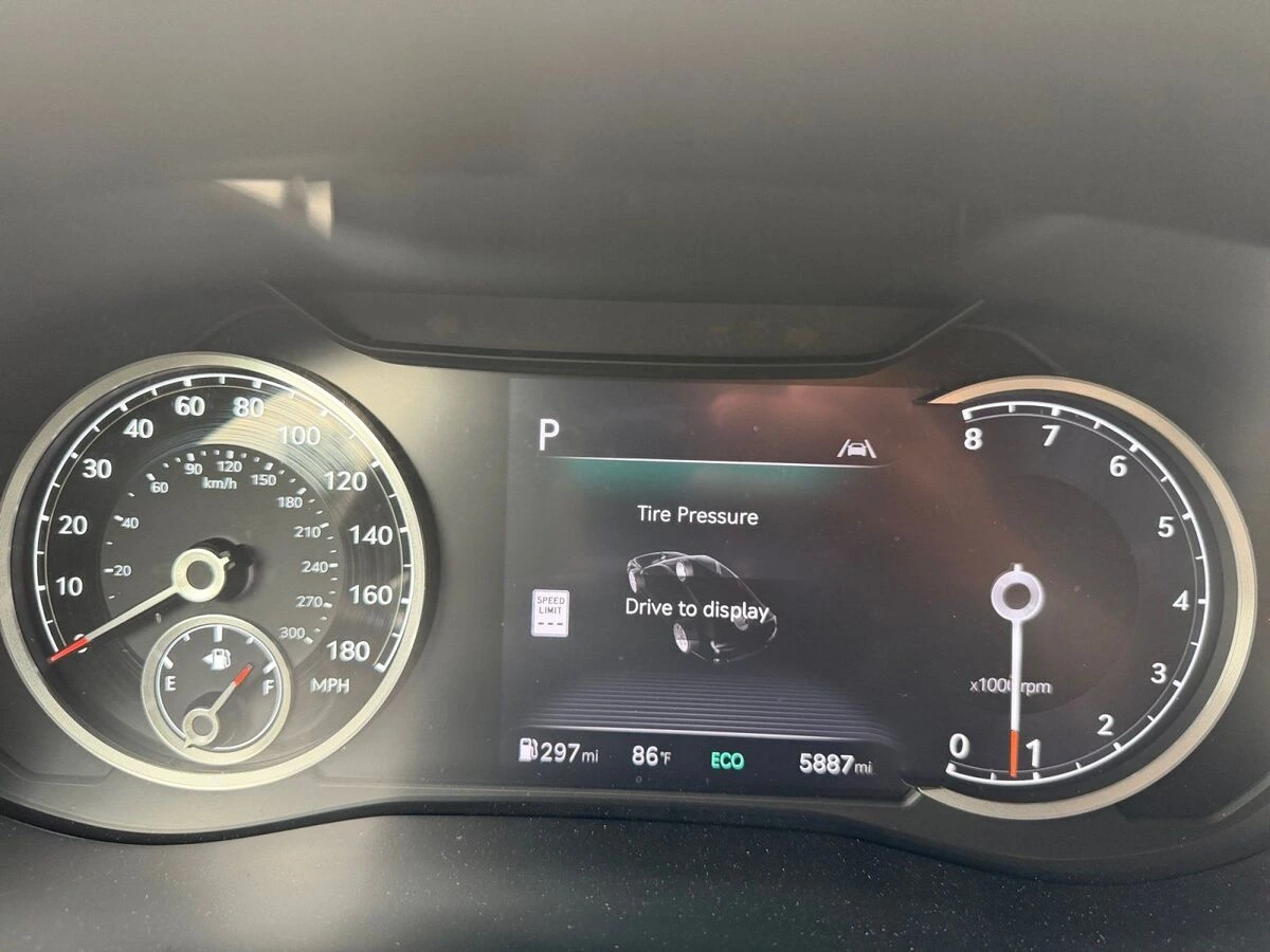 2026 GENESIS G70 Standard - Photo 23