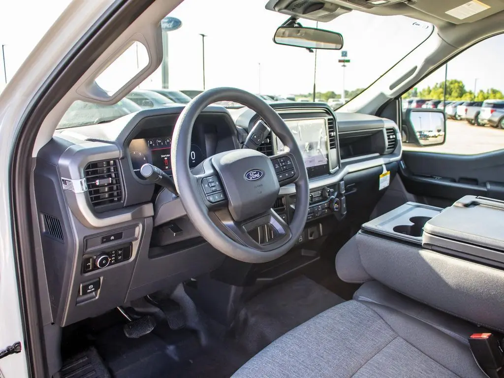 2025 Ford F-150 XLT photo 25